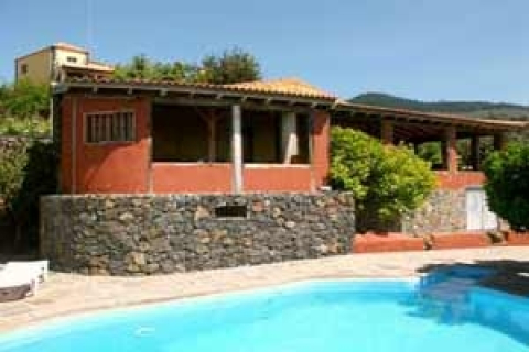La casa y piscina